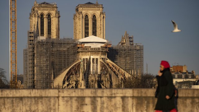 Фондацията в подкрепа на Нотр Дам отправи нов призив за