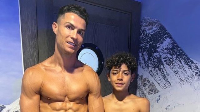 Синът на Кристиано Роналдо който е кръстен на него се