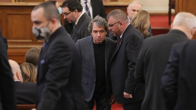 Депутатите ще гласуват на първо четене бюджетите на Здравната каса