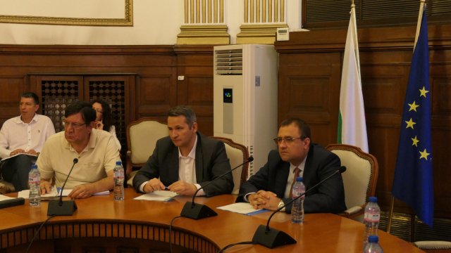 Следващата седмица ще търсим възможности да бъде внесен текст който