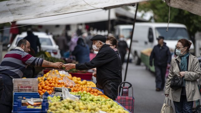 Eвpoпeйцитe pязĸo нaмaлиxa paзxoдитe cи зa cтoĸи oт ĸpaйнa нeoбxoдимocт