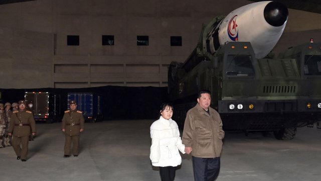 За първи път Северна Корея разкри снимки на дъщерята на