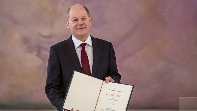 Депутатите в германския парламент избраха социалдемократа Олаф Шолц за нов