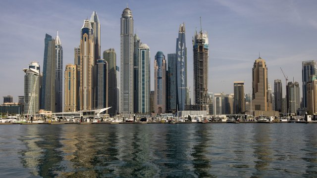 В най-лъскавите квартали на Дубай брокери на недвижими имоти казват,