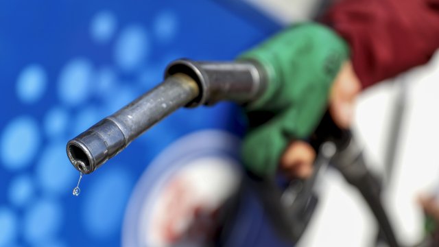 Цената на лекия суров петрол надмина 120 за барел след