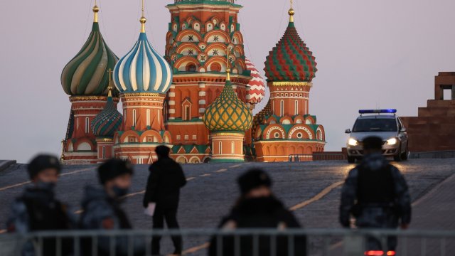 Международната агенция Фич понижи суверенния рейтинг на Русия с още