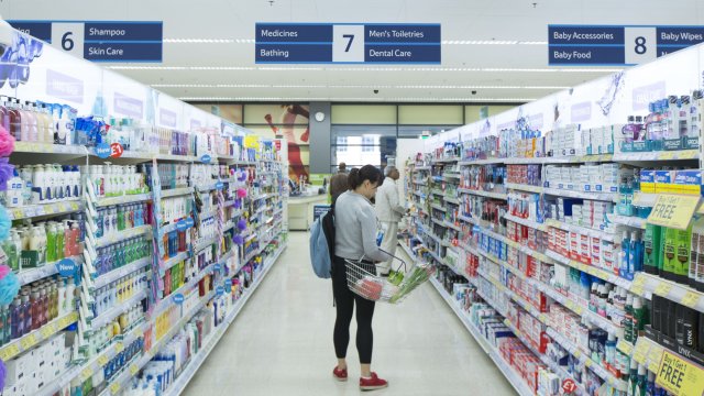 Все повече британски домакинства изнемогват от високите цени и дори