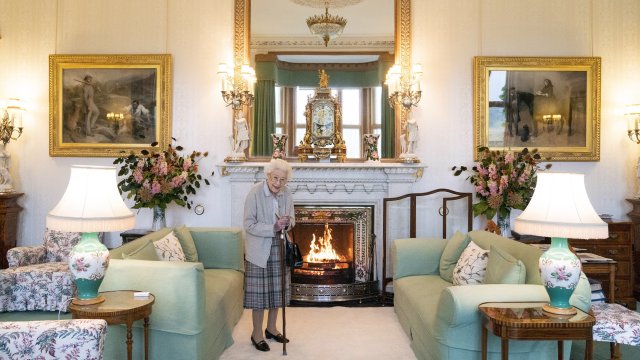 Фотографът който заснема последната снимка на кралицата в Балморал Шотландия