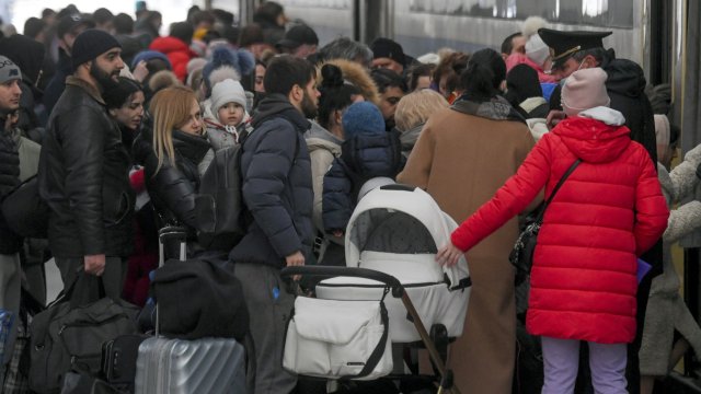 В Украйна е започнала евакуация на цивилни от градовете Суми