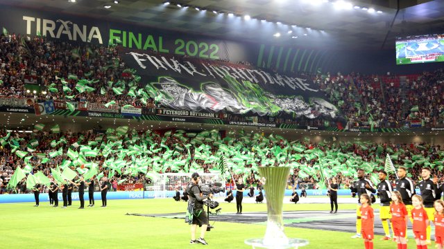 Полицията в Ротердам е задържала 72 ма привърженици на Фейенорд които