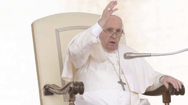 Папа Франциск заяви че лаят на НАТО пред вратата на