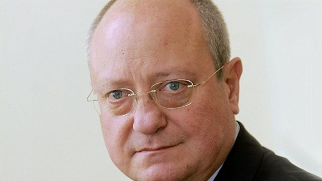 Министър Танев призова за бързо решаване на казуса в Свищов