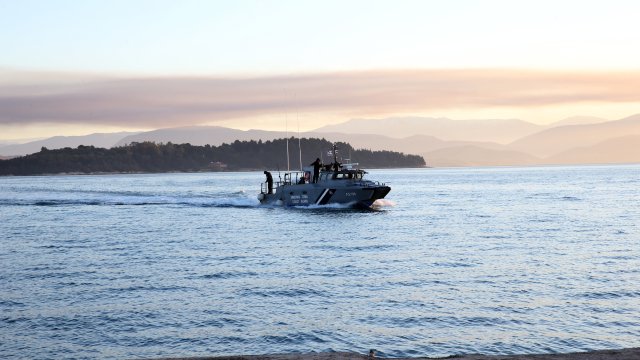 Продължава пожарът на ферибот край остров Корфу в Йонийско море