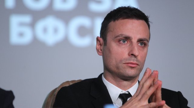 Кандидатът за президент на БФС Димитър Бербатов алармира чрез Facebook