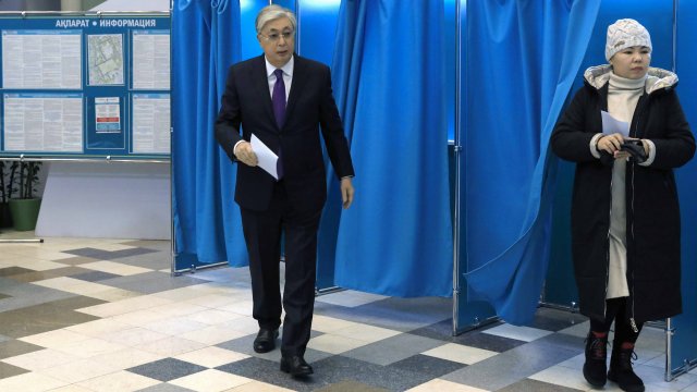 Казахстанският президент Касъм Жомарт Токаев печели 82 45 от гласовете