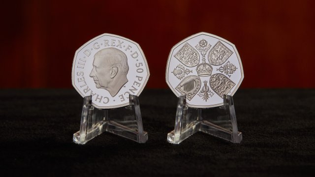 Банката на Англия разкри дизайна на монетите с портрета на