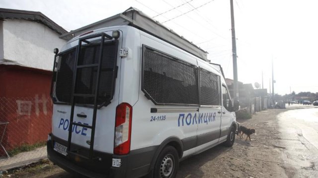 Стрелба в Самоков Трима души са нахлули с взлом в