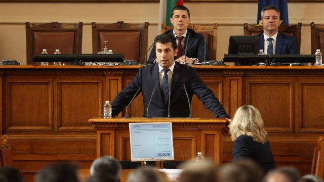 След загубения вот на недоверие премиерът Кирил Петков събра на