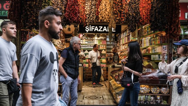 Подхранвана от експерименталната политика на централната банка която прогони чуждестранните