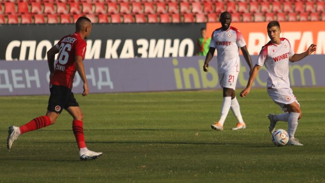 ЦСКА измъкна 1 1 от Локомотив Сф в мач от втория