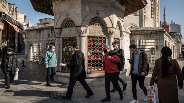 Турция потвърди днес 61 727 нови случая на COVID 19 за