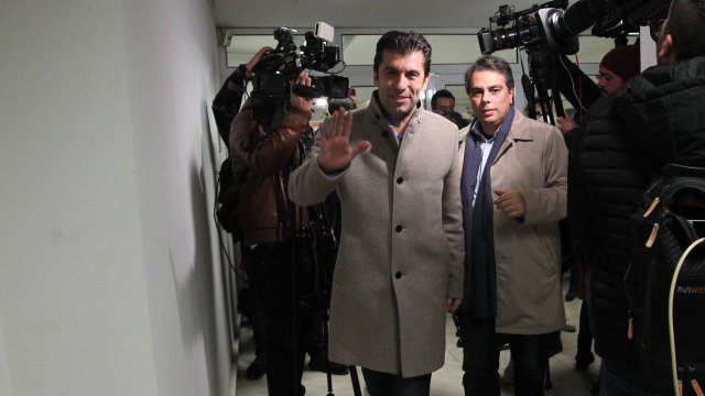 1 697 418 българи у нас и зад граница са