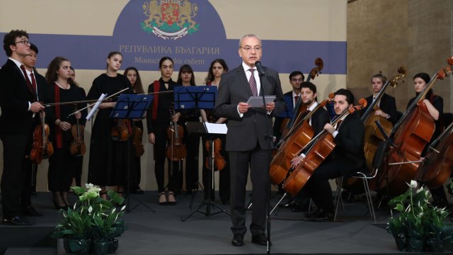 Денят на народните будители е ден за отдаване на почит