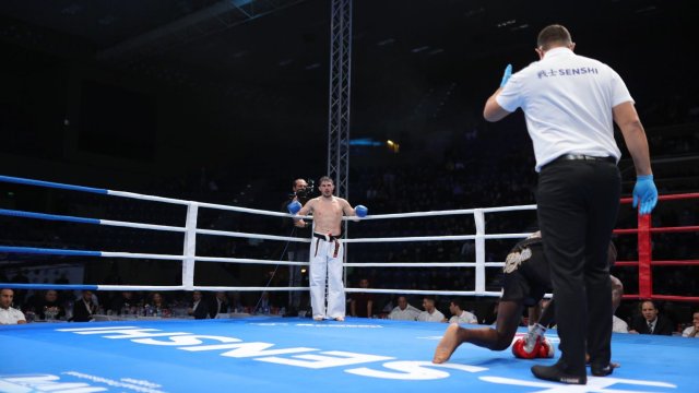 Сергей Браун Германия нокаутира Асан Бафета Франция във втория рунд