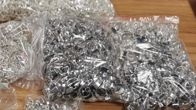 Над половин килограм златни и близо 3 кг сребърни накити