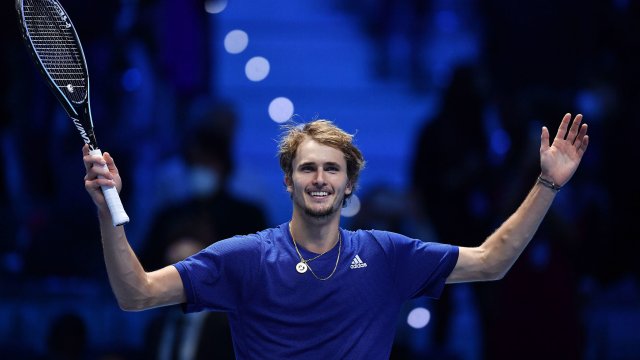 Така Александър вдига за втори път трофея след като го