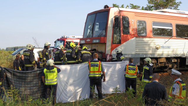 Трима души са загинали а други 11 са в болница
