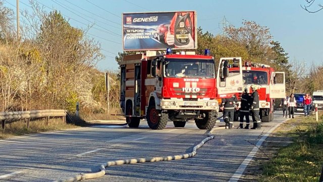 Джип се е запалил на моста след Симитли до новостроящата