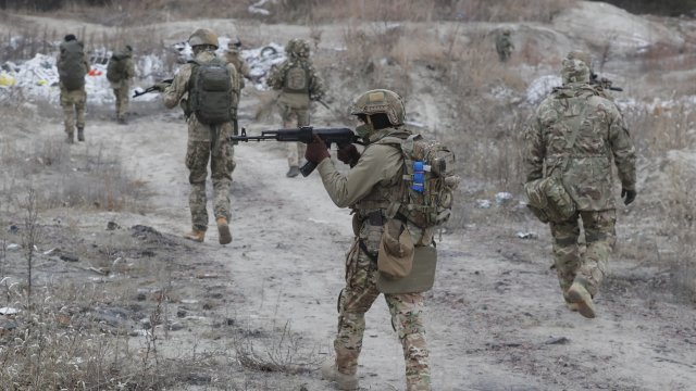 Използването на мобилен телефон на бойното поле в Украйна може
