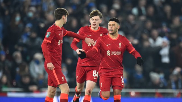 Ковид кризата във Висшата лига се увеличава след като още