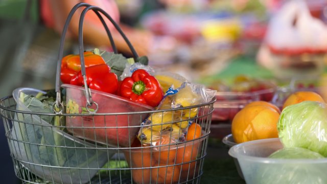 Pi oтpeбитeлcĸитe цeни в Oбeдинeнoтo ĸpaлcтвo пpeз юни 2022 г ca