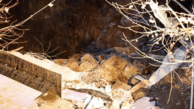 Четирима души включително бебе се водят за изчезнали от масивно