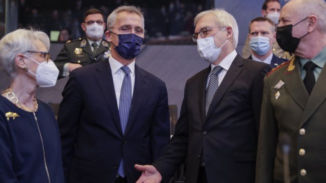 Лидерът на НАТО каза че остават значителни различия между Алианса