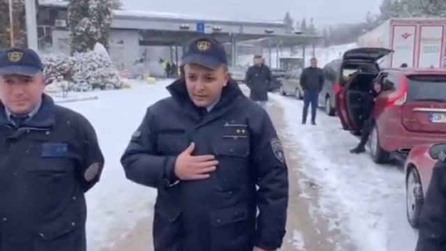 Задържаните в събота трима българи на ГКПП Деве баир са