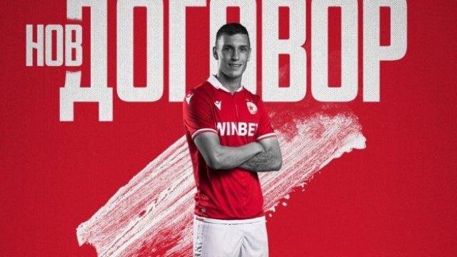 Хебър си осигури услугите на нападателя Марк Емилио Папазов 19 годишният футболист