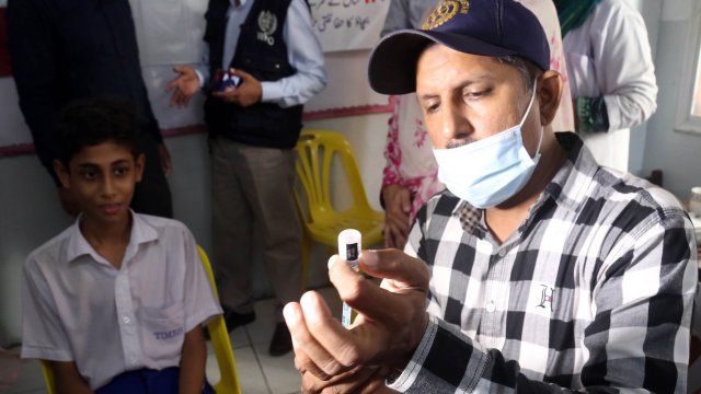 Пакистанските здравни власти съобщиха за откриването в страната на нов подвариант