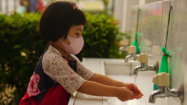 Здравните власти в ЕС САЩ и Великобритания регистрират необикновен взрив