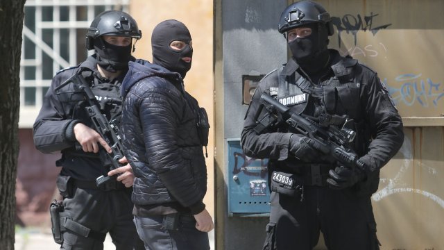 Полицията издирва въоръжен мъж в района на хасковското село Сърница