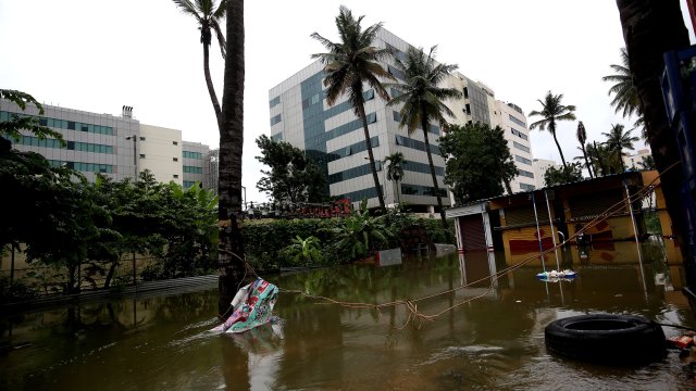 Анализатори твърдят че непредсказуемото и екстремно време в Южна Азия