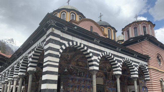 От ГЕРБ предложихме днес в енергийна комисия манастирите и всички