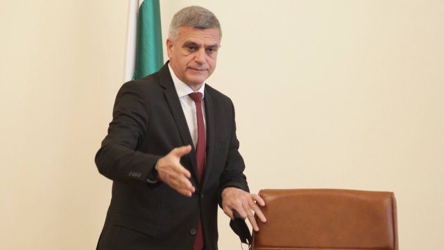 Не само ще имаме достатъчно тестове но до понеделник вторник ще