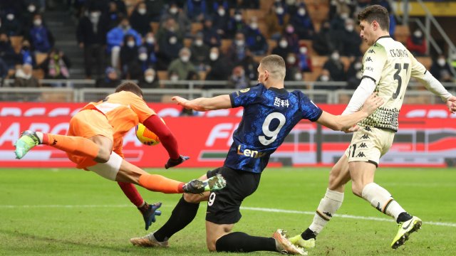 Интер победи инфарктно с 2:1 Венеция в мач от 23-ия