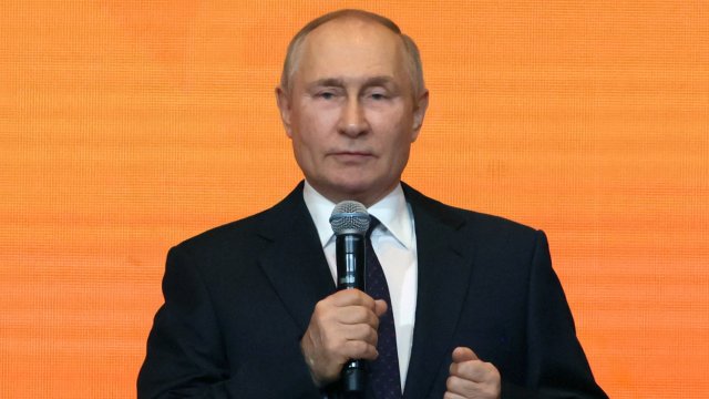 Руският президент Владимир Путин удължи забраната за сделки с акции