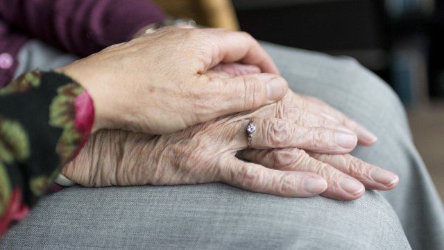 81 годишна американка се омъжи за 87 годишен сънародник след само след