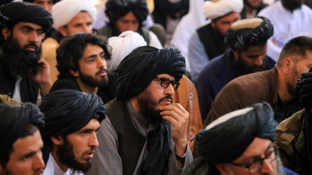 Движението на талибаните което контролира Афганистан реагира с два дни