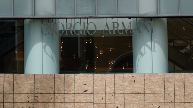 Парфюмерийните и козметичните марки Lancome Redken Yves Saint Laurent Giorgio